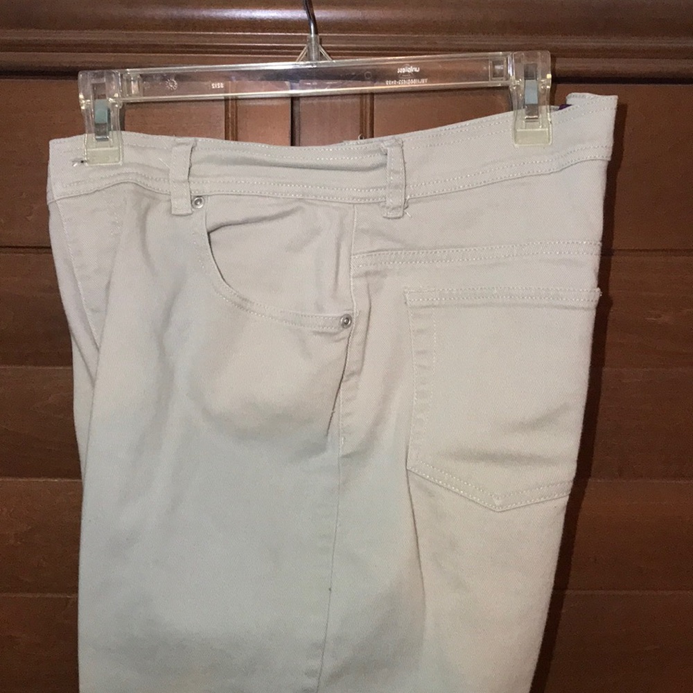 Gloria Vanderbilt women’s jeans - Picture 2 of 9
